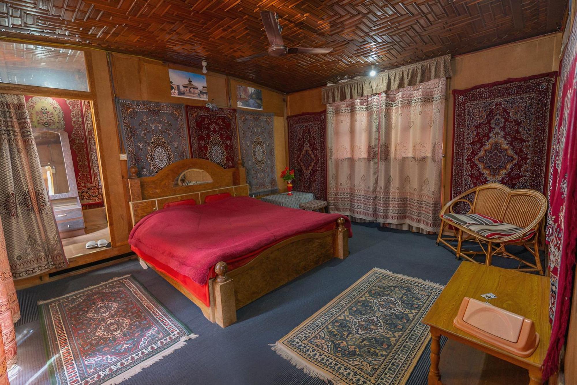 Dilnaaz Group Of Houseboats Hotell Srīnagar Eksteriør bilde