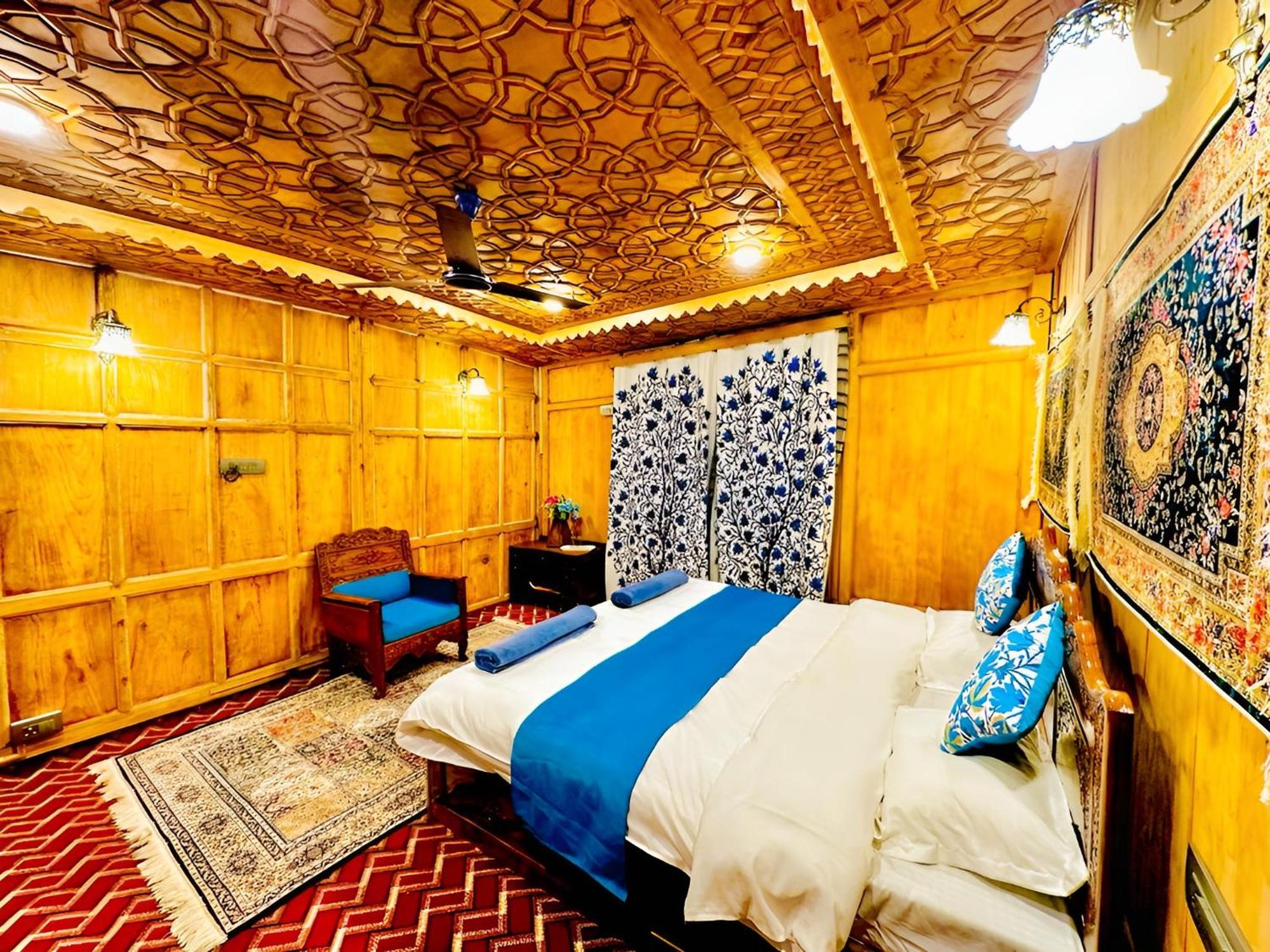 Dilnaaz Group Of Houseboats Hotell Srīnagar Eksteriør bilde