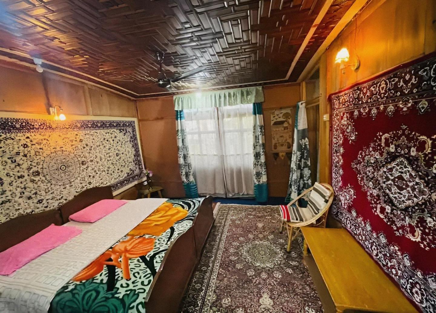 Dilnaaz Group Of Houseboats Hotell Srīnagar Eksteriør bilde