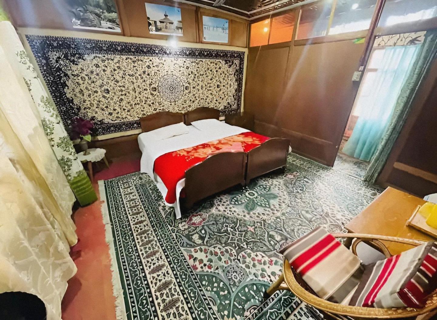 Dilnaaz Group Of Houseboats Hotell Srīnagar Eksteriør bilde