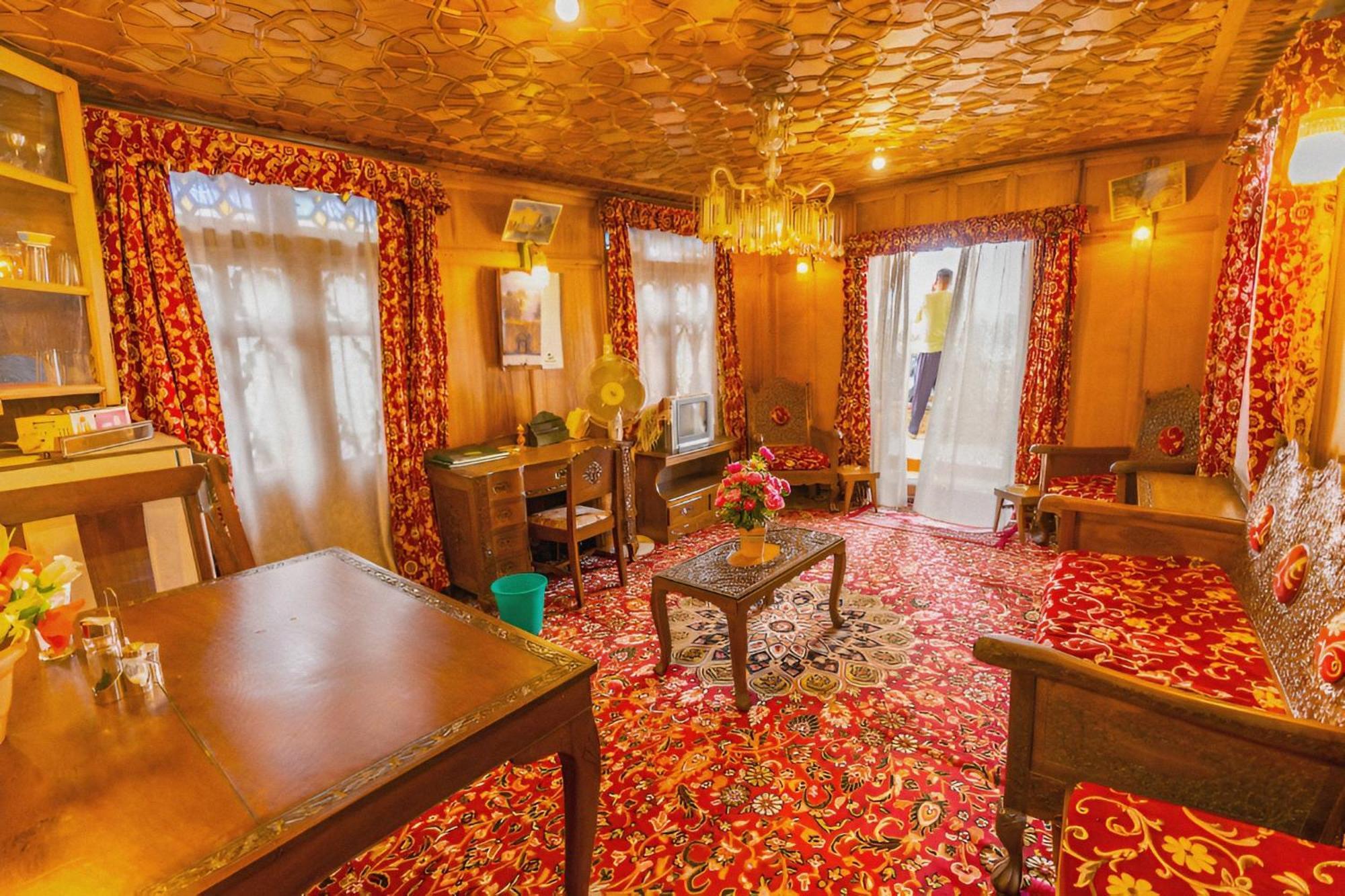 Dilnaaz Group Of Houseboats Hotell Srīnagar Eksteriør bilde