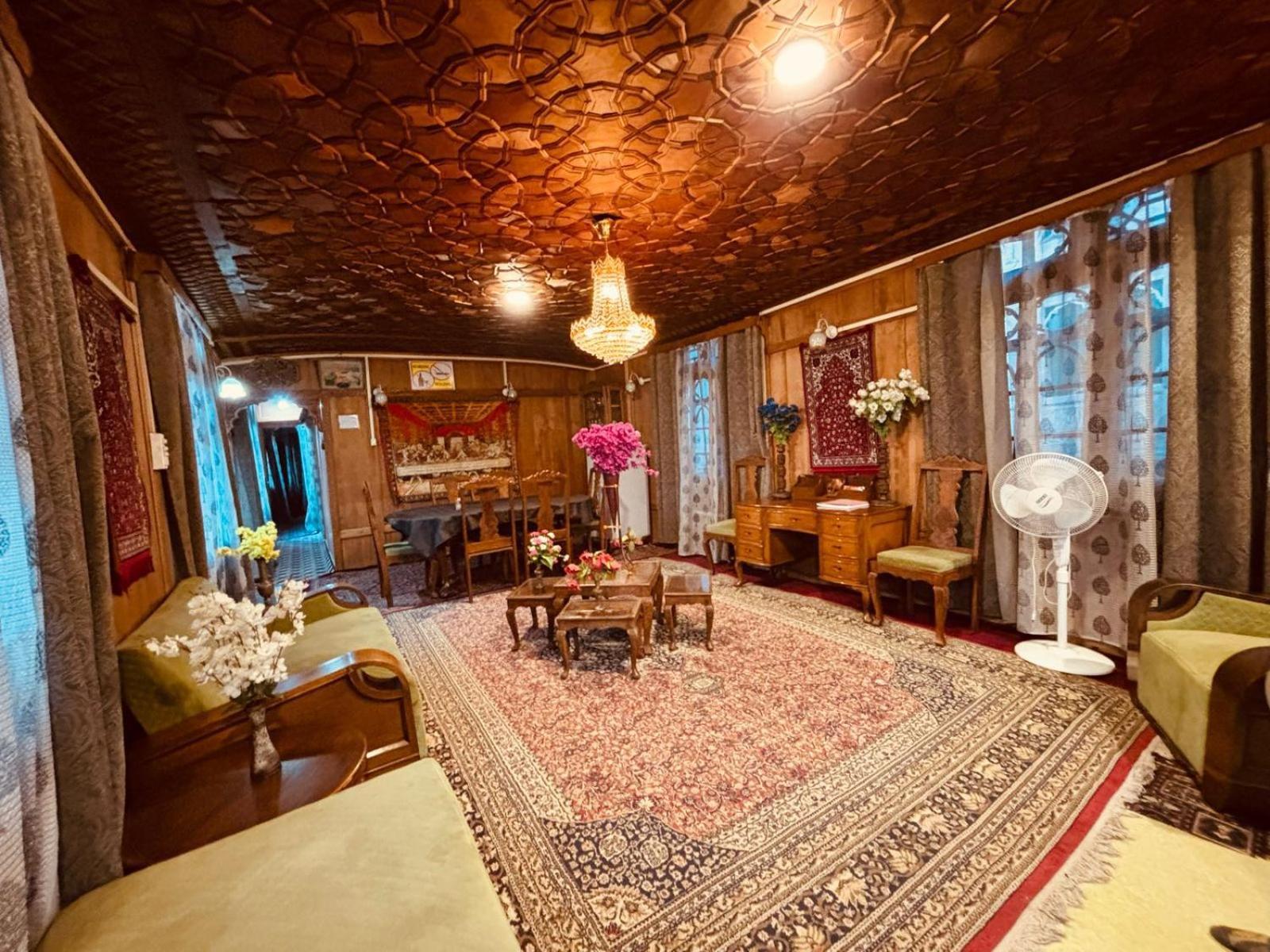 Dilnaaz Group Of Houseboats Hotell Srīnagar Eksteriør bilde