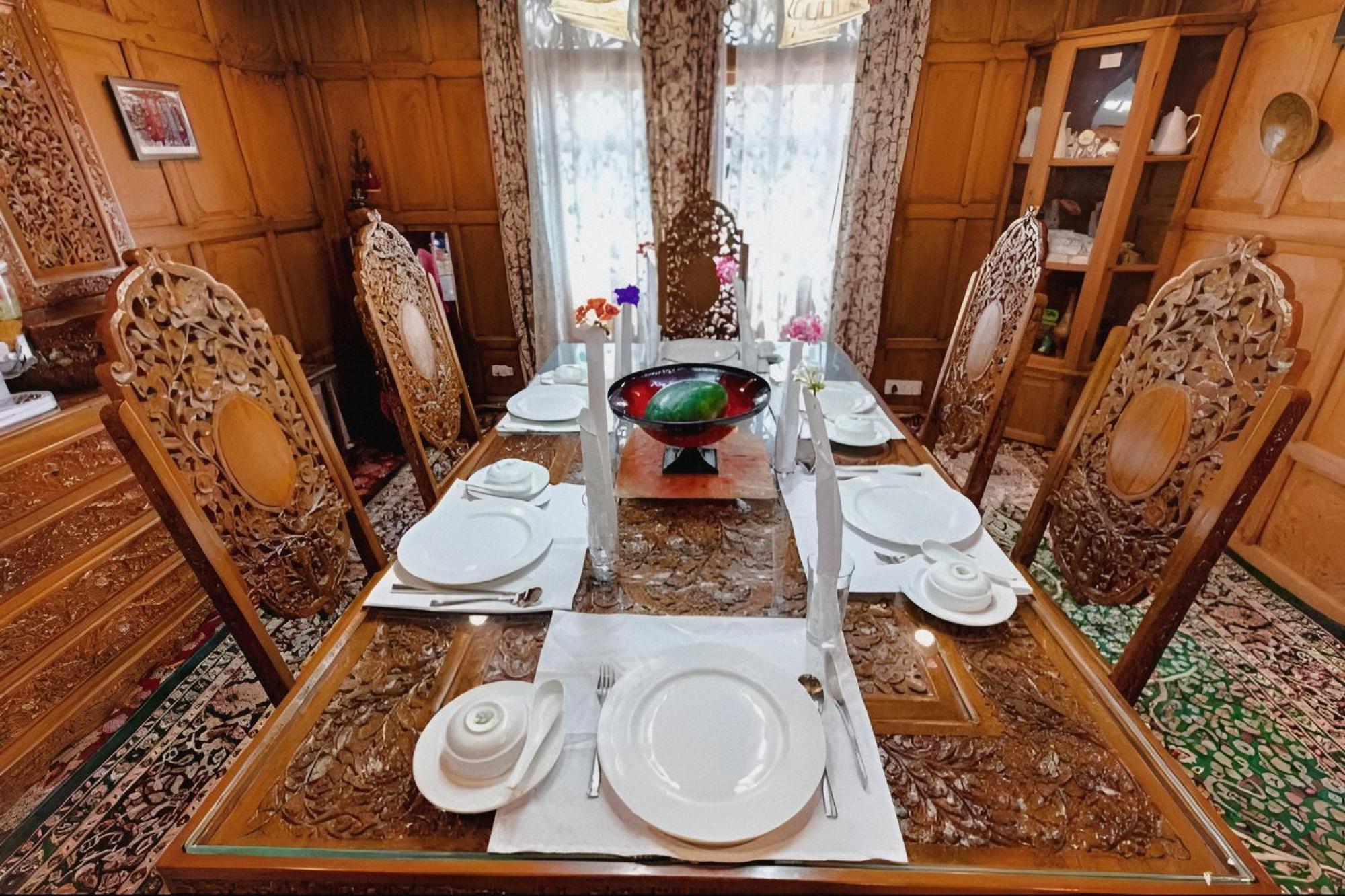 Dilnaaz Group Of Houseboats Hotell Srīnagar Eksteriør bilde