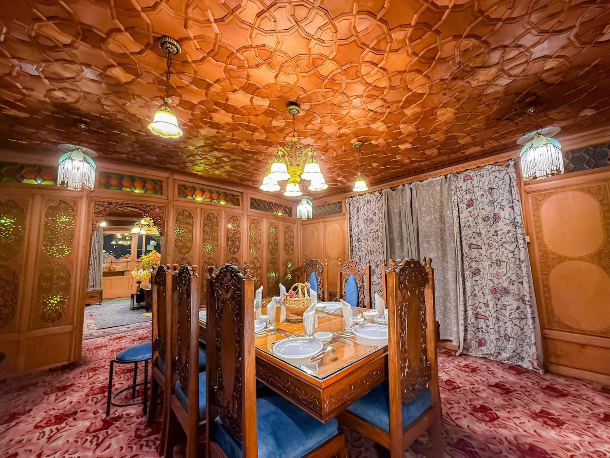 Dilnaaz Group Of Houseboats Hotell Srīnagar Eksteriør bilde